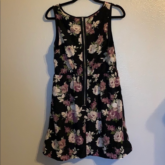 New with tags floral dress - Picture 2 of 4